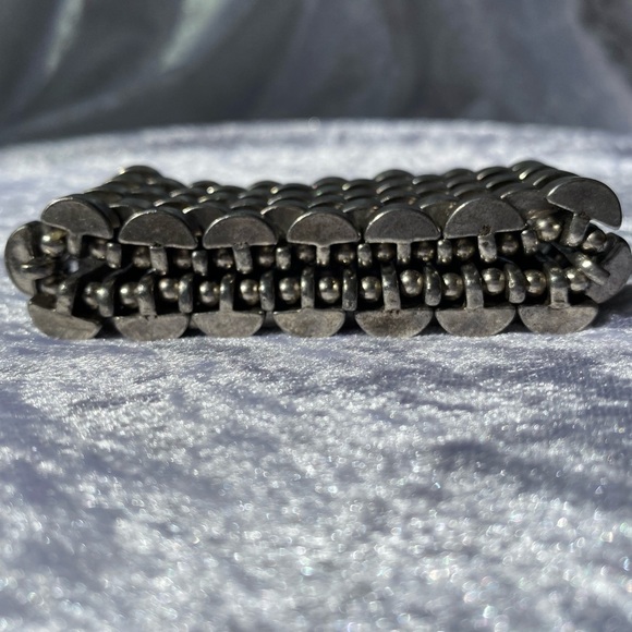 Avant Garde Paris Chunky Wide Linked Stretchy Silver Tone Bracelet - Picture 15 of 16